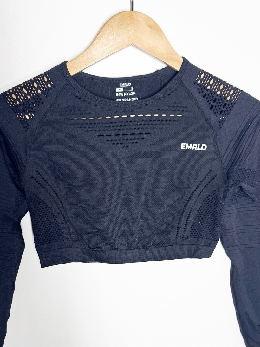 EMRLD Black Seamless Long Sleeve Crop Top - Picture 5 of 7